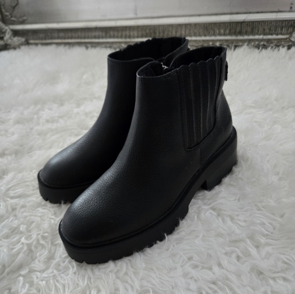 Blowfish Malibu Joy Bootie. Black. Size. 8.5. New.Sharpen up a layered look wi - Picture 2 of 7